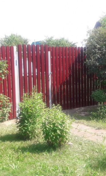 Забор из евроштакетника, полимерное покрытие бордо