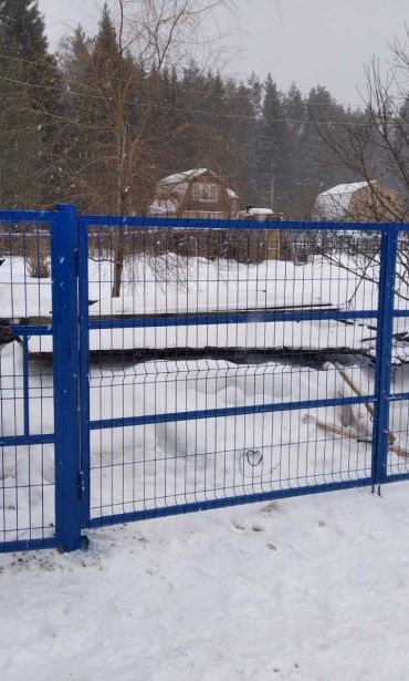 Фото синего забора из 3D сетки, Рузский р-н, Дер. Стараяс Руза, СНТ Глухово