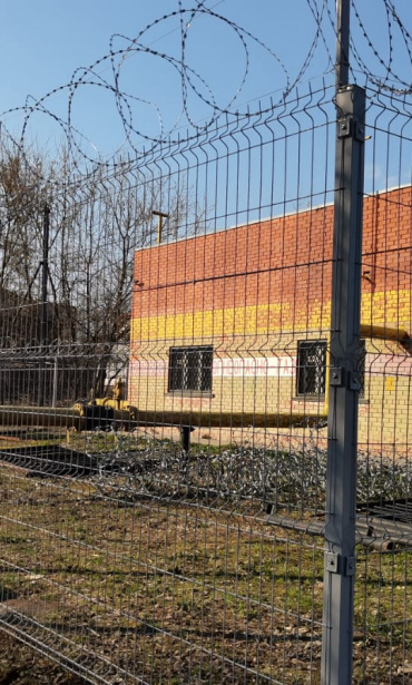 Ограждение из 3Д панелей с егозой для закрытой территории