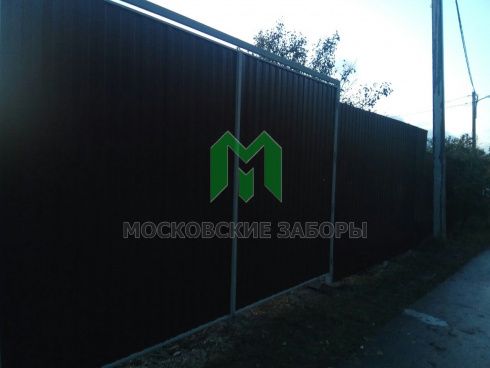 Забор из профнастила высотой 2,5 метра