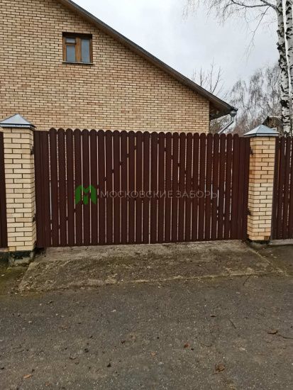 Ворота из евроштакетника распашные