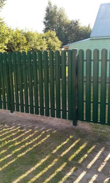 Фото забора из металлического штакетника, Чеховский район