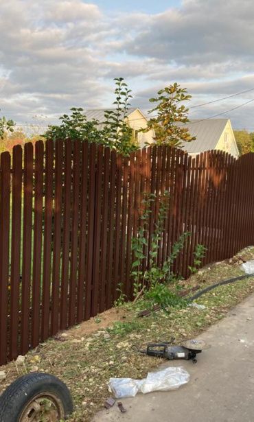 Фото забора из фигурного штакетника, г. Щербинка ул. Прудовая 2