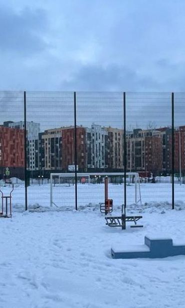 Ограждение из 3Д секций высотой 6 метров на антивандальных болтах