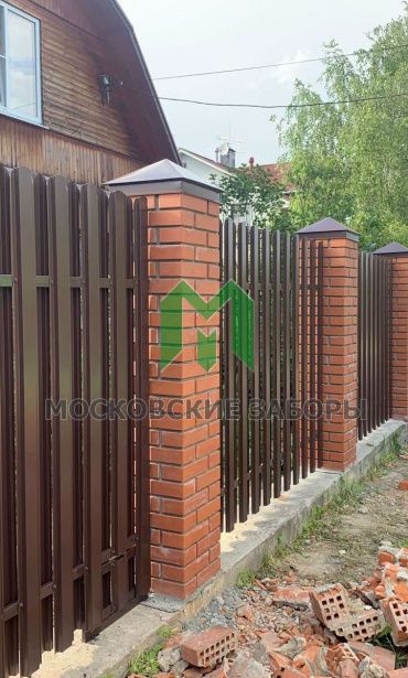 Фото забора из металлического штакетника, Наро-фоминский район, СНТ Десна