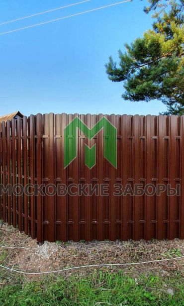 Фото забора из металлического штакетника, СНТ Пахорка