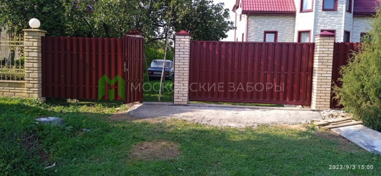 Фото забора из металлического штакетника, го Домодедово, дер. Софьино