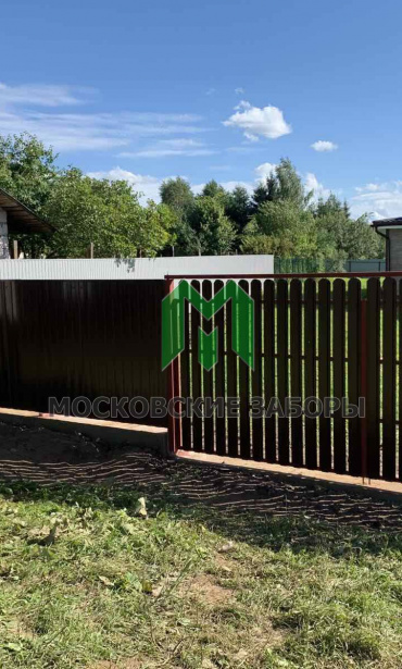 Фото забора из профнастила, Дмитровский р-н, д. Боброво