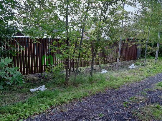 Фото забора из металлического штакетника темное дерево, Старая Купавна, СНТ Спутник