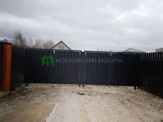 Ворота из евроштакетника распашные