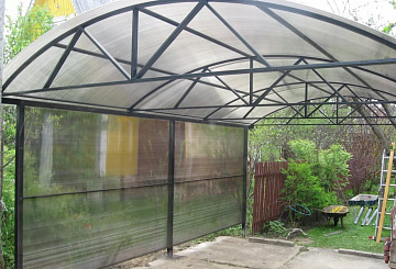 Навес из поликарбоната