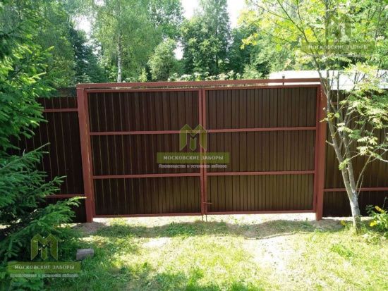 Ворота из профнастила распашные в рамке Ral 8017
