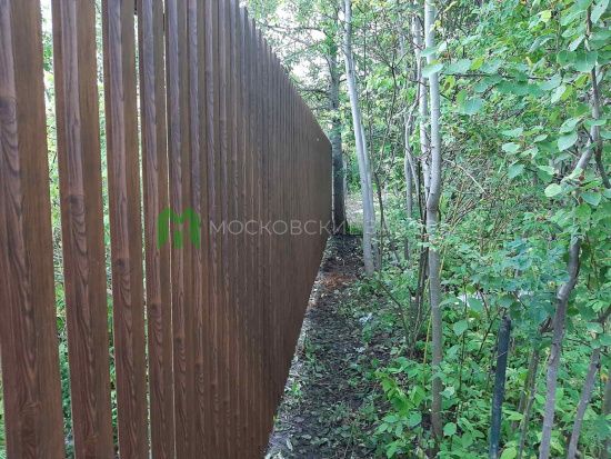 Фото забора из металлического штакетника темное дерево, Старая Купавна, СНТ Спутник