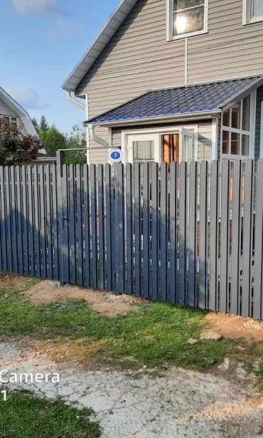 Фото забора из металлического штакетника, Чеховский район, Чудиново