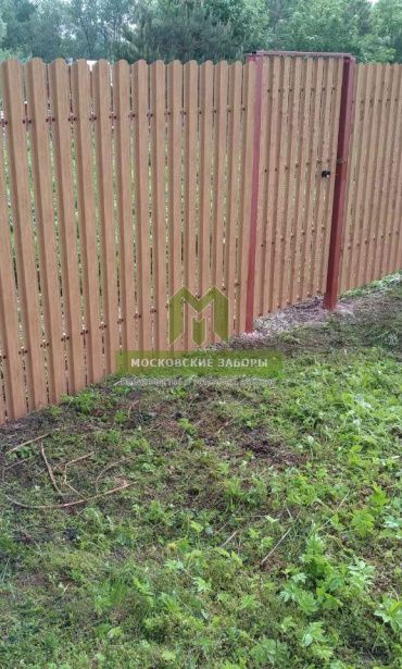 Фото забора из металлического штакетника, Заокский р-н, д. Дятлово