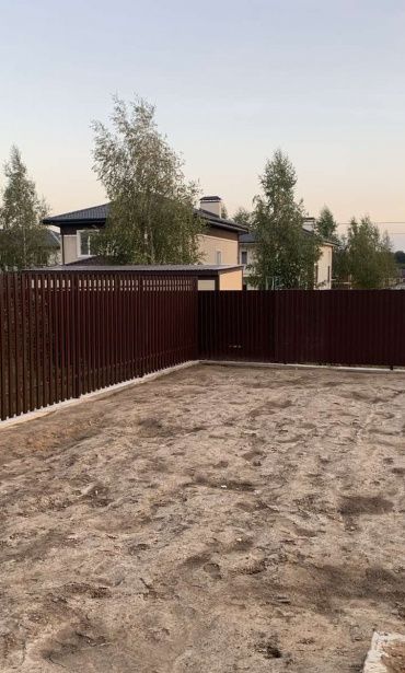 Фото забора из металлического штакетника, город Москва, д. Киселевка