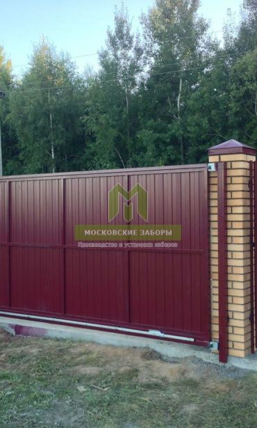 Забор из профнастила с двухсторонним полимерным покрытием