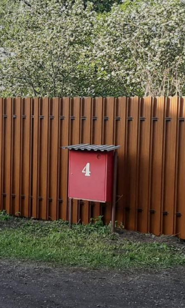 Фото забора из металлического штакетника, Ногинский район