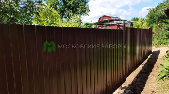 Комбинированный забор из профнастила и сетки рабицы