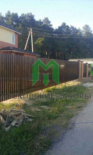 Фото забора из металлического штакетника, Калужская область, СНТ Барсуки