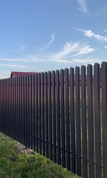 Устанавливаем евроштакетник в Чеховскиом районе, деревня Чудиново