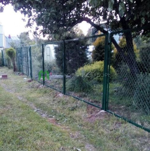 Отзыв об установке забора из сетки-рабица в секциях