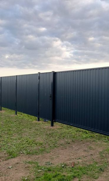 Фото забора из профнастила, г. Чехов, д. Ермолово