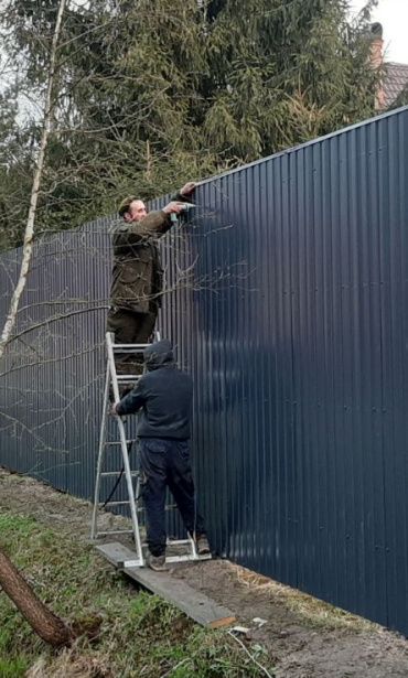 Фото забора из профнастила, высота 3 метра, Серпуховской р-н