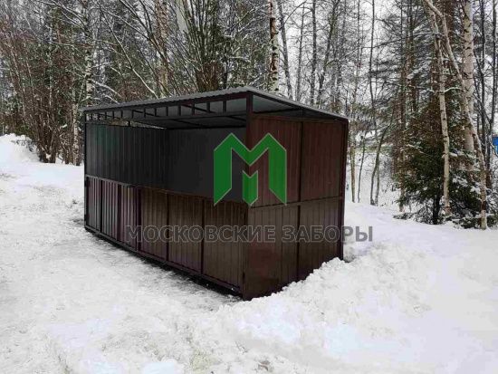 Ограждение для контейнеров на строительной площадке