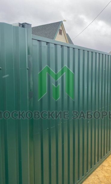 Ворота из профнастила откатные автоматические зеленые