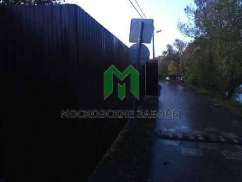 Забор из профнастила высотой 2,5 метра