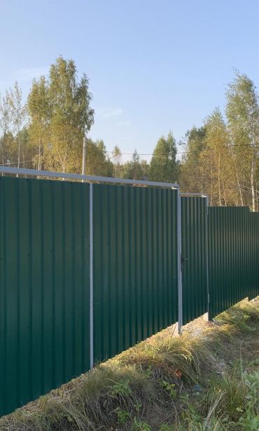 Фото забора из профнастила на 10 соток, Истринский р-н, г. Дедовск