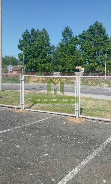 Ограждение небольшой парковки